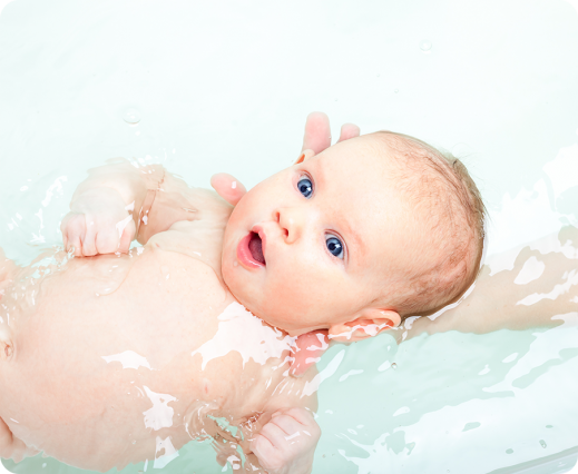 Pierwsza kąpiel noworodka – kiedy kąpać noworodka