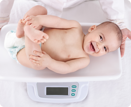 Ile powinno ważyć niemowlę i jak ocenić, czy maluch prawidłowo rośnie?
