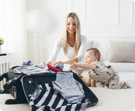 Z niemowlakiem na wakacjach — przegląd produktów ułatwiających podróżowanie z  małym dzieckiem